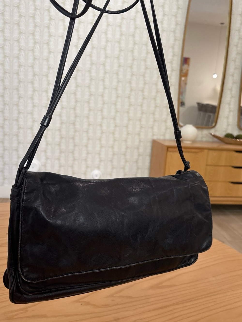 Classic Black Leather Crossbody Bag - Timeless Everyday Carry